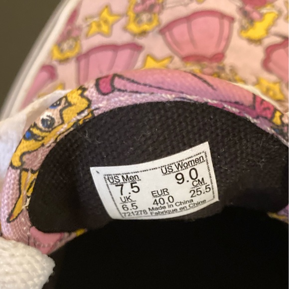 Vans Women's Nintendo Princess Peach Graphic Sneakers - Picture 5 of 6